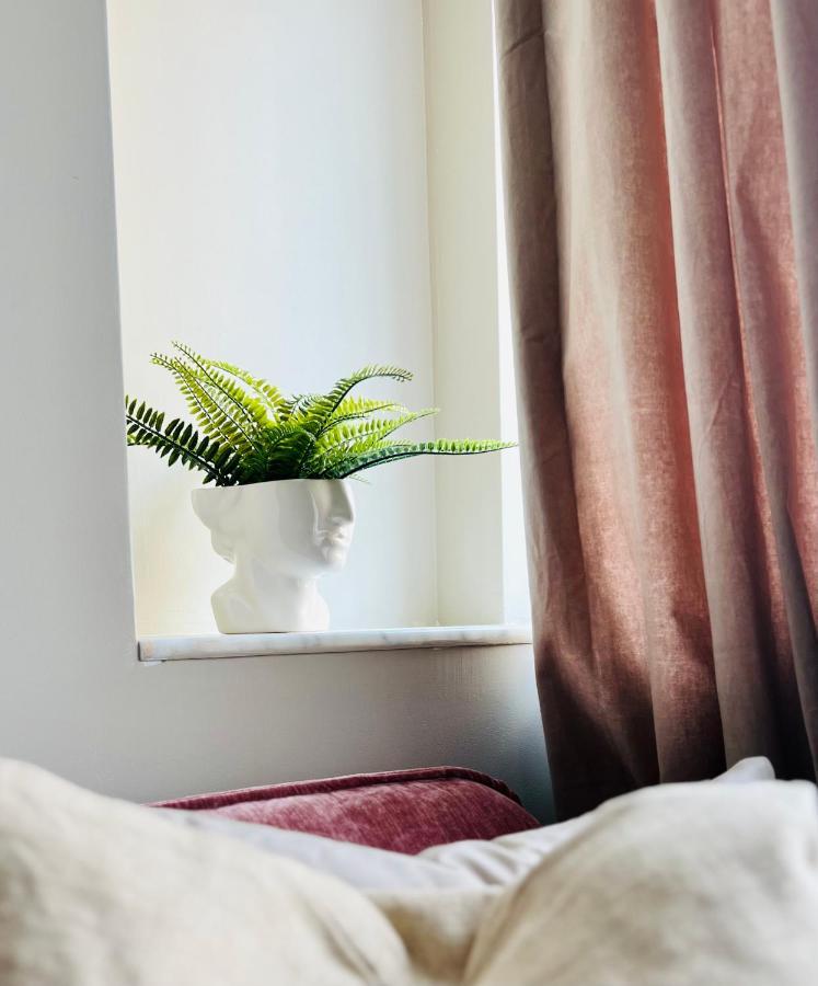 Ultracentral Lux Boutique 1Br Ap Near Subway Boekarest Buitenkant foto