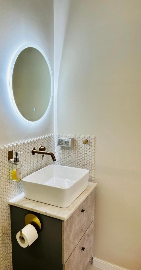 Ultracentral Lux Boutique 1Br Ap Near Subway Boekarest Buitenkant foto